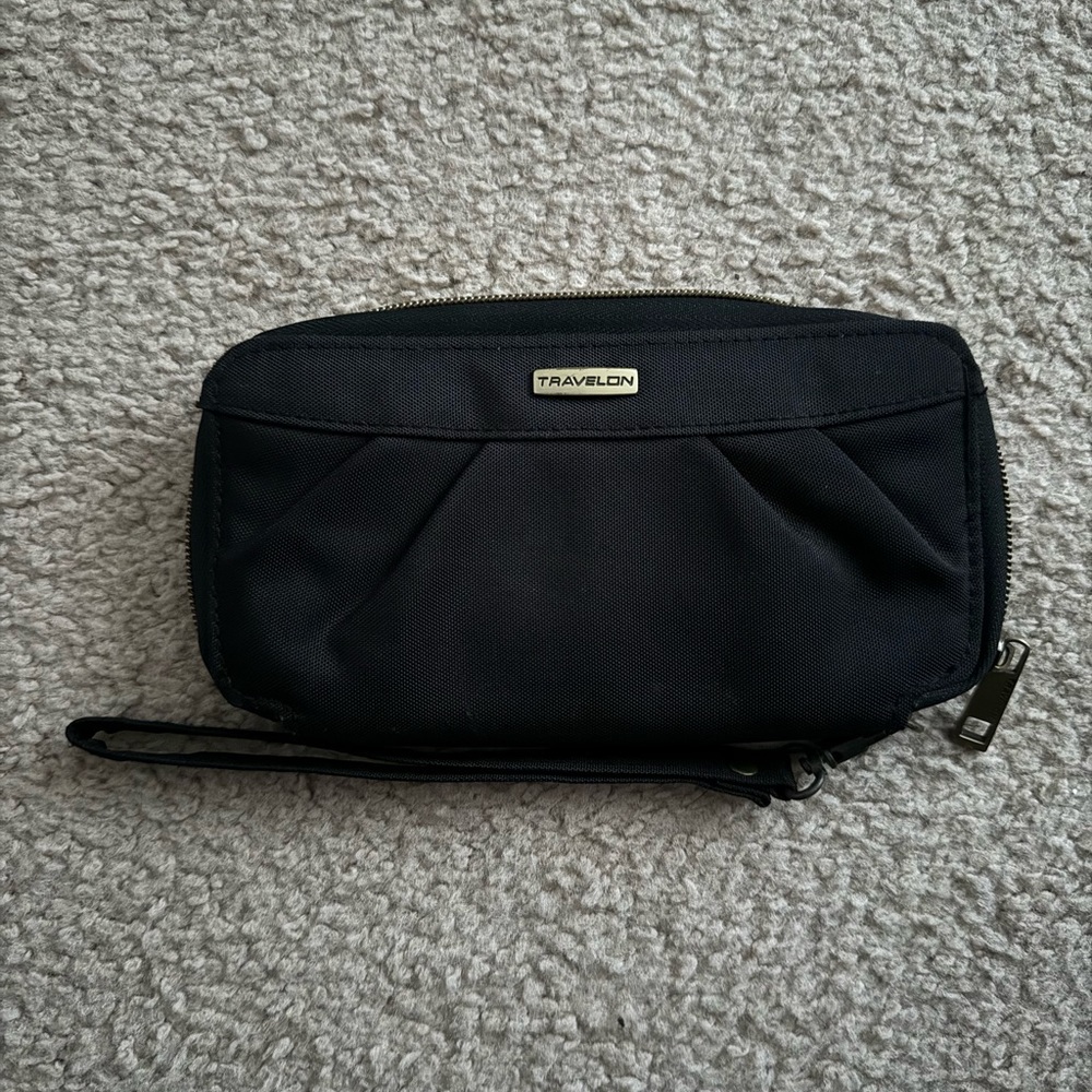 Travelon Black Wallet